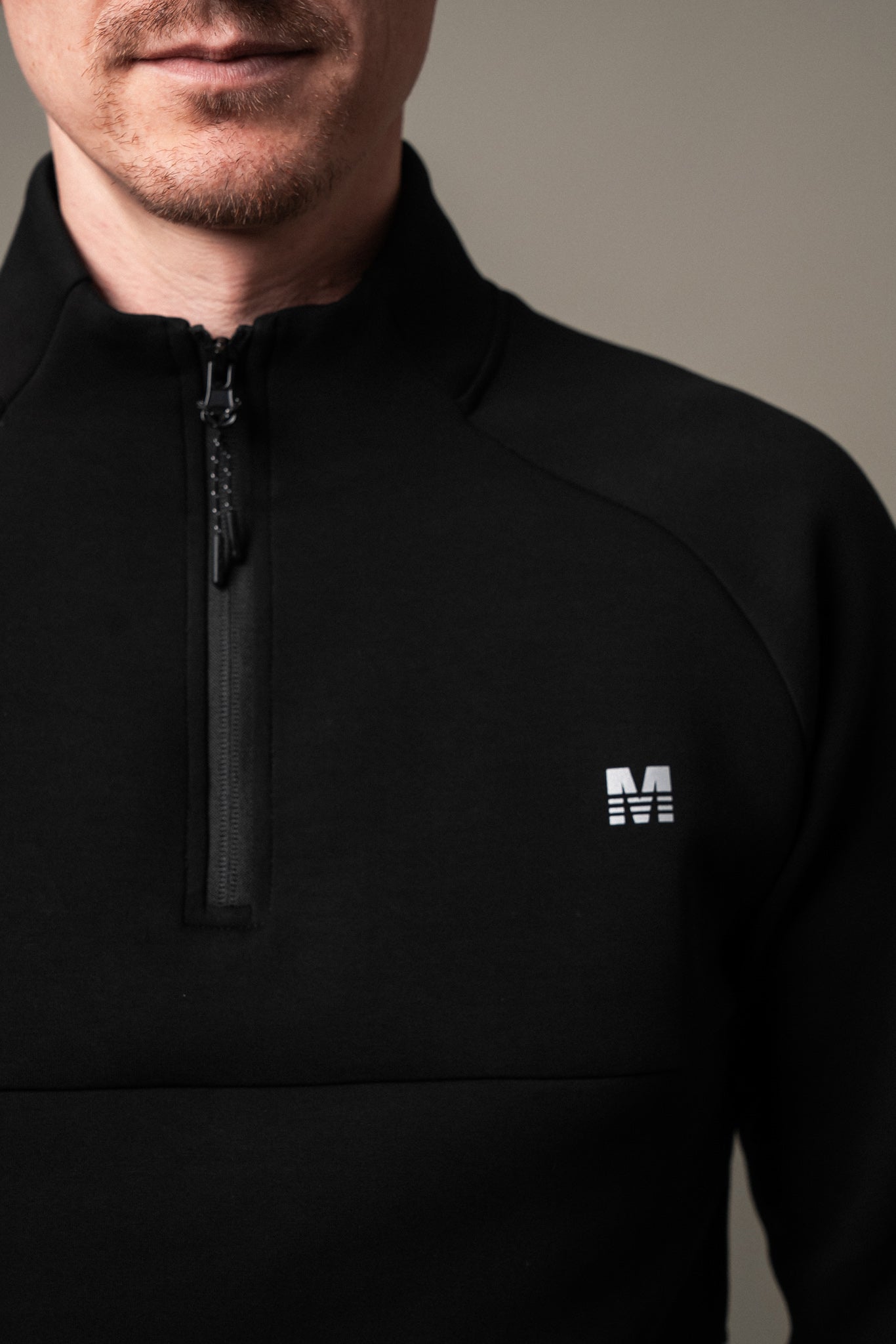 Ash peysa svört - Merkt Höttur